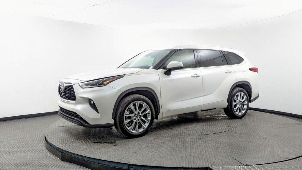 used 2020 Toyota Highlander car, priced at $26,799