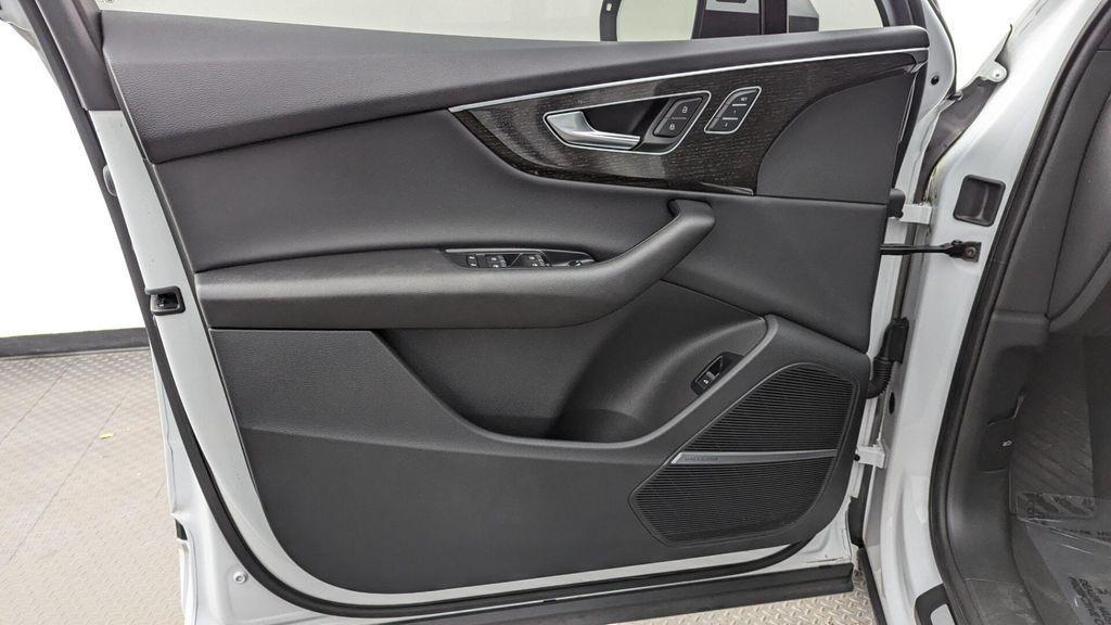 used 2022 Audi Q7 car, priced at $27,899