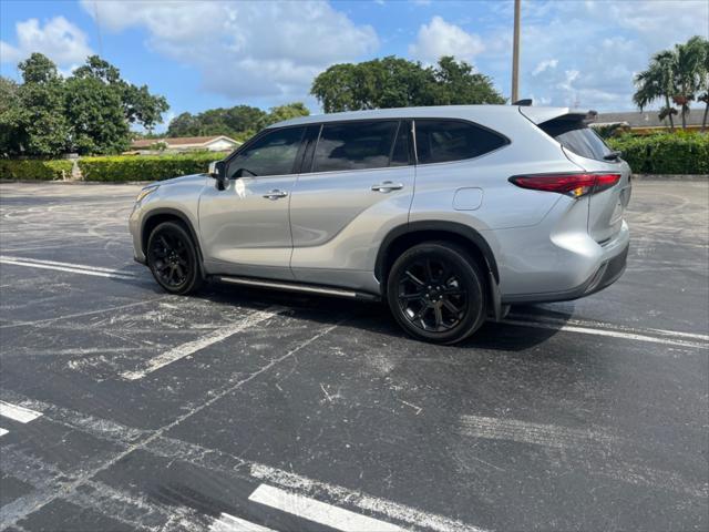 used 2022 Toyota Highlander car, priced at $26,799