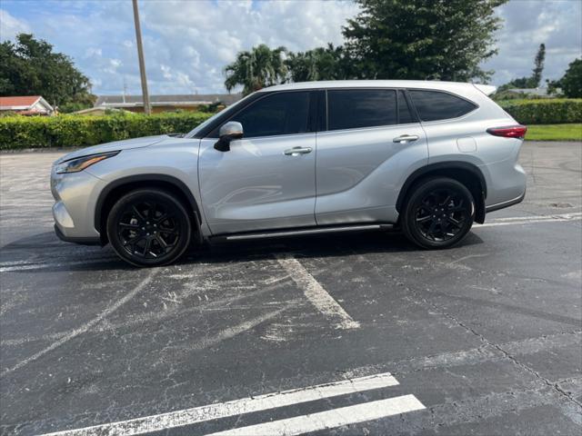 used 2022 Toyota Highlander car, priced at $26,799