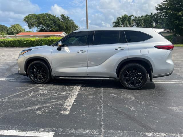 used 2022 Toyota Highlander car, priced at $26,799