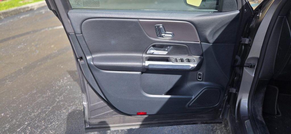 used 2022 Mercedes-Benz GLB 250 car, priced at $23,999