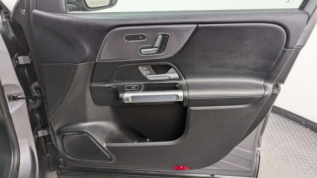 used 2020 Mercedes-Benz GLB 250 car, priced at $20,998