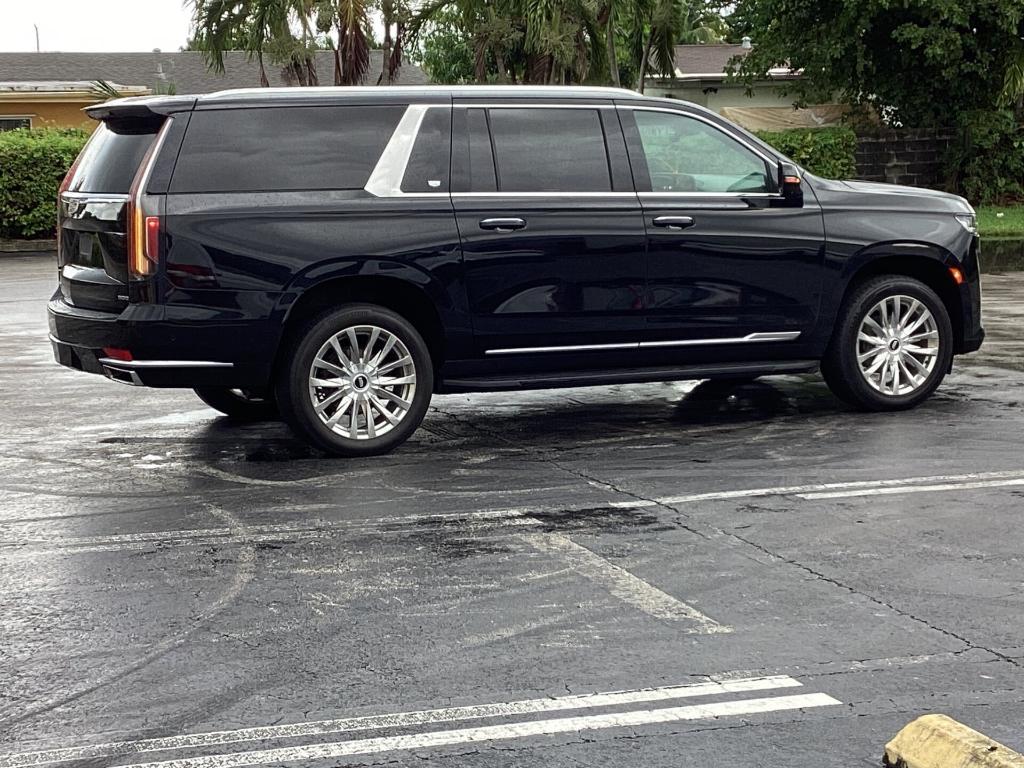 used 2022 Cadillac Escalade ESV car, priced at $43,999