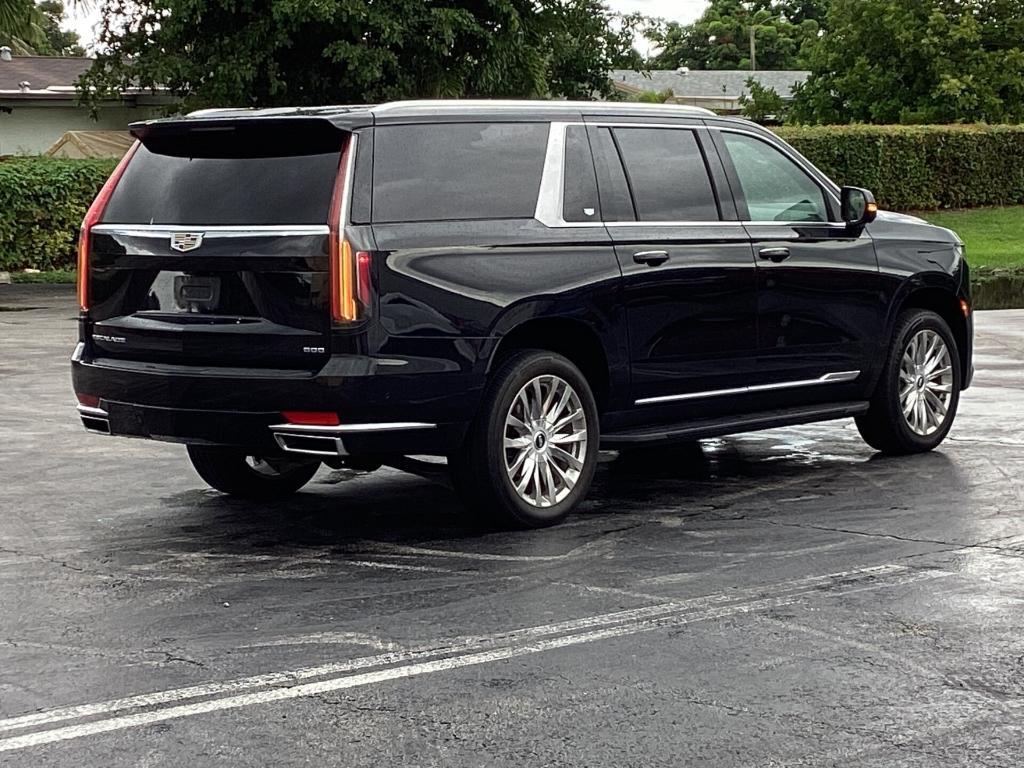 used 2022 Cadillac Escalade ESV car, priced at $43,999