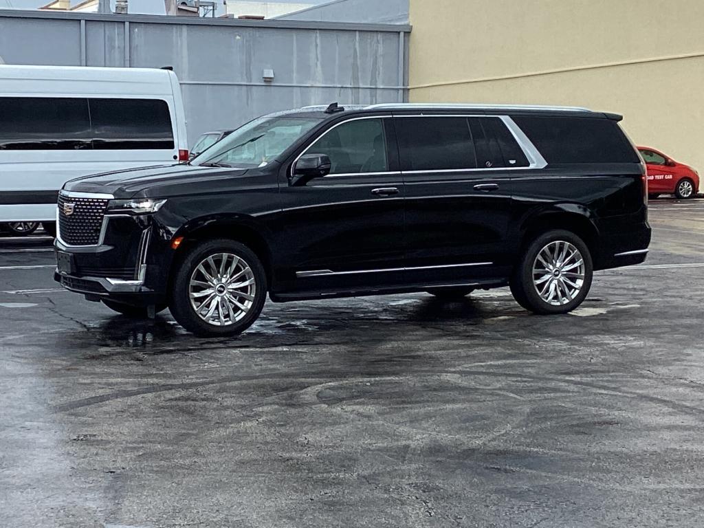 used 2022 Cadillac Escalade ESV car, priced at $43,999
