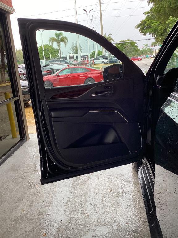 used 2022 Cadillac Escalade ESV car, priced at $43,999