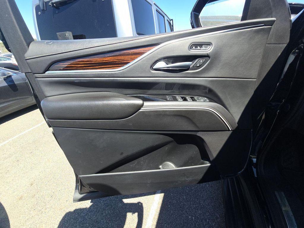 used 2022 Cadillac Escalade ESV car, priced at $43,999