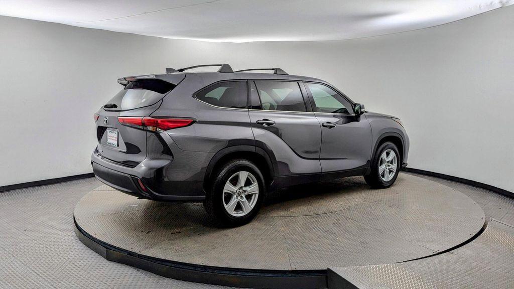 used 2021 Toyota Highlander car, priced at $24,499