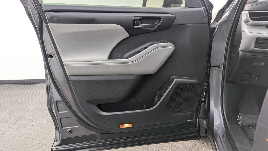 used 2021 Toyota Highlander car, priced at $24,499