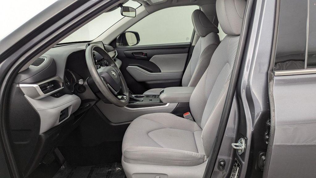 used 2021 Toyota Highlander car, priced at $24,499
