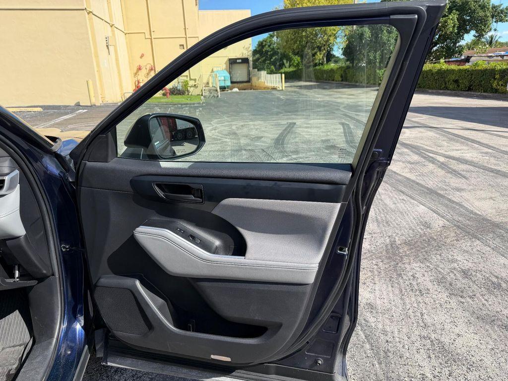 used 2023 Toyota Highlander car, priced at $26,999