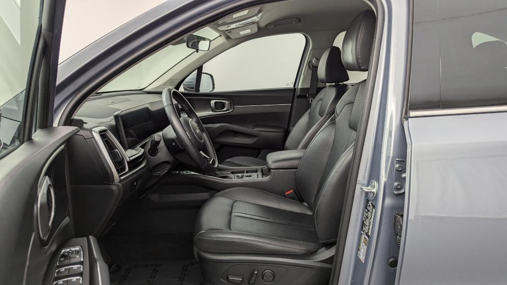 used 2024 Kia Sorento car, priced at $27,499