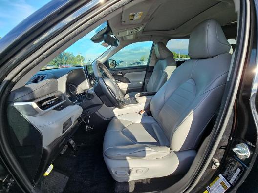 used 2021 Toyota Highlander car, priced at $29,699