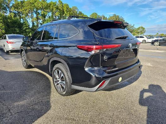 used 2021 Toyota Highlander car, priced at $29,699