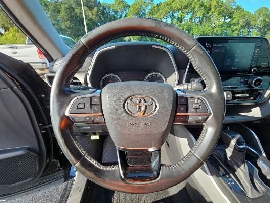 used 2021 Toyota Highlander car, priced at $29,699