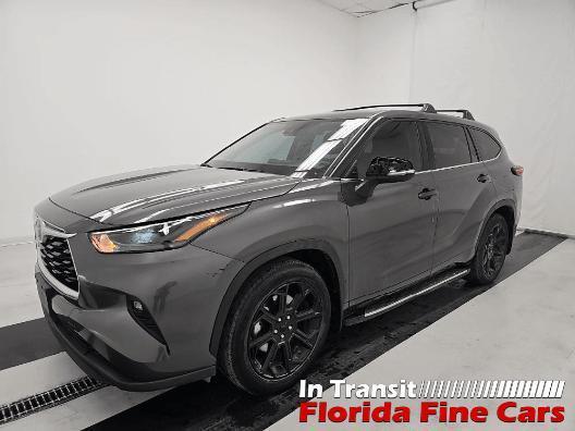 used 2022 Toyota Highlander car, priced at $27,999