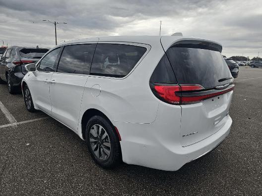 used 2022 Chrysler Pacifica Hybrid car, priced at $18,999