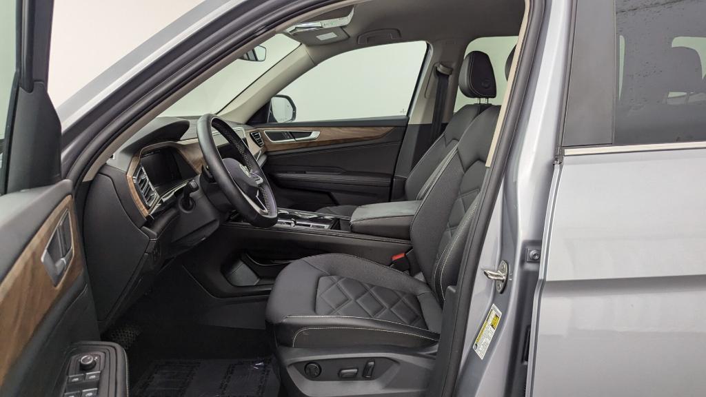 used 2025 Volkswagen Atlas car, priced at $33,299