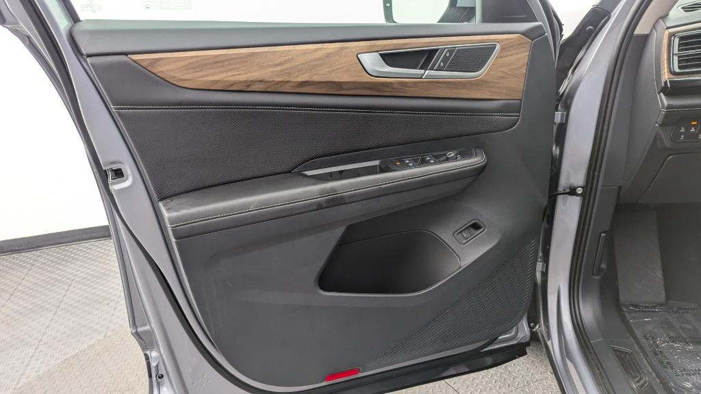 used 2025 Volkswagen Atlas car, priced at $33,299