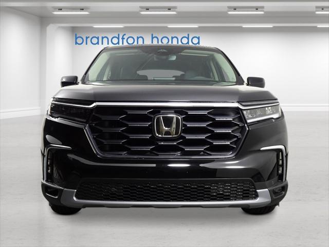 new 2025 Honda Pilot car, priced at $48,895