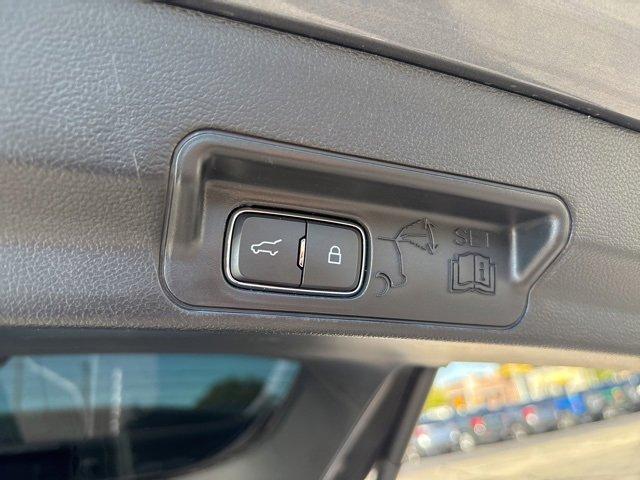 used 2022 Ford Explorer car