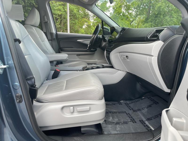 used 2022 Honda Pilot car, priced at $33,661