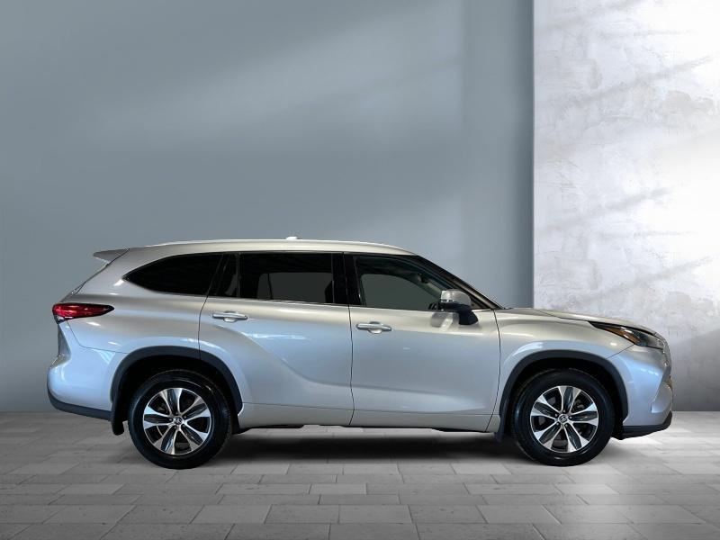 used 2022 Toyota Highlander car, priced at $35,977