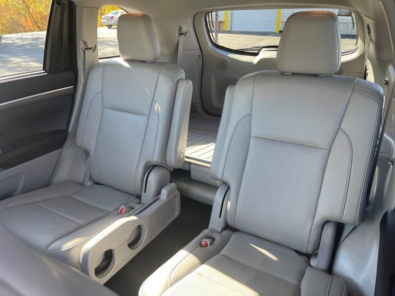 used 2019 Toyota Highlander Hybrid car, priced at $36,977