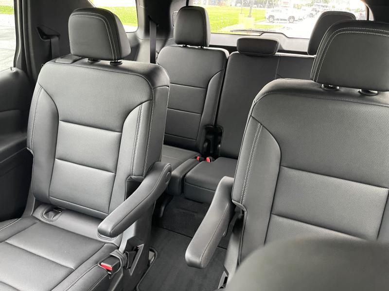 new 2025 Chevrolet Traverse car, priced at $50,823