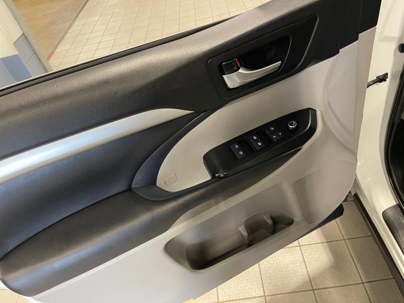 used 2019 Toyota Highlander car, priced at $23,977