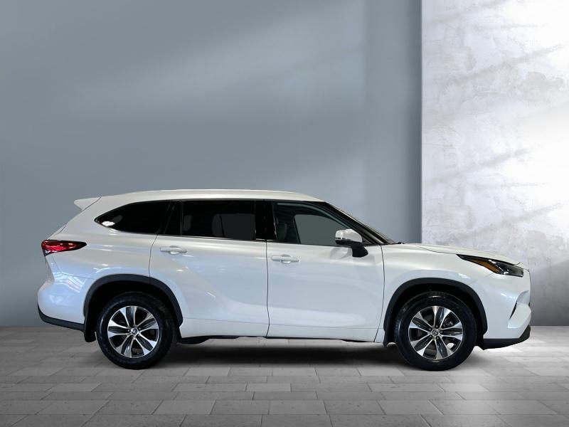 used 2022 Toyota Highlander car, priced at $33,977