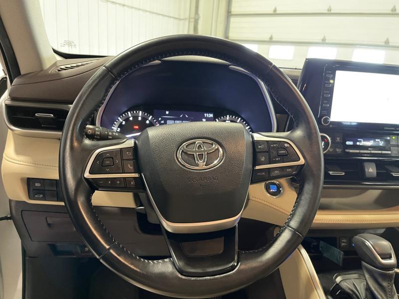 used 2022 Toyota Highlander car, priced at $33,977