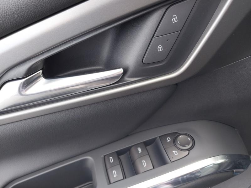 new 2025 Chevrolet Traverse car, priced at $45,029