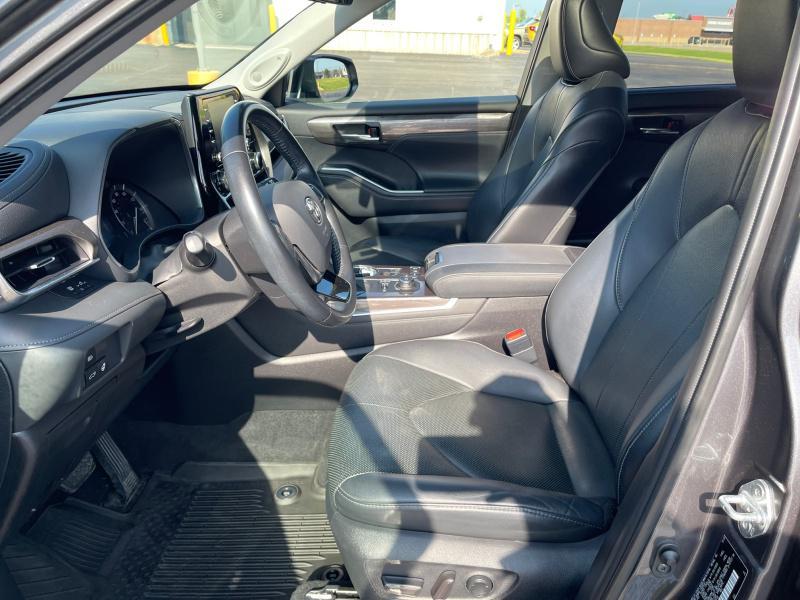 used 2021 Toyota Highlander car, priced at $34,326