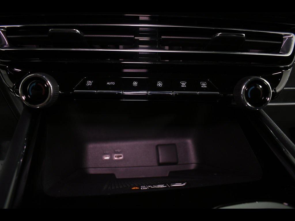 new 2025 Chevrolet Traverse car, priced at $53,980