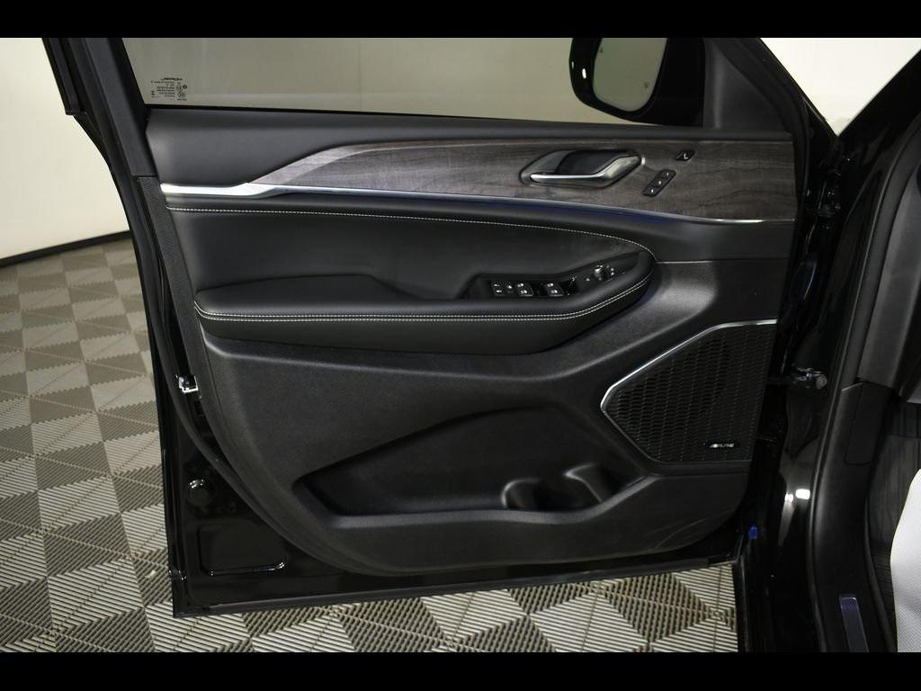 used 2024 Jeep Grand Cherokee car, priced at $41,575
