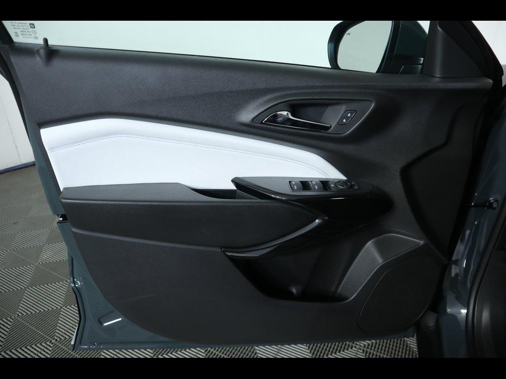 new 2025 Chevrolet Trax car, priced at $25,250