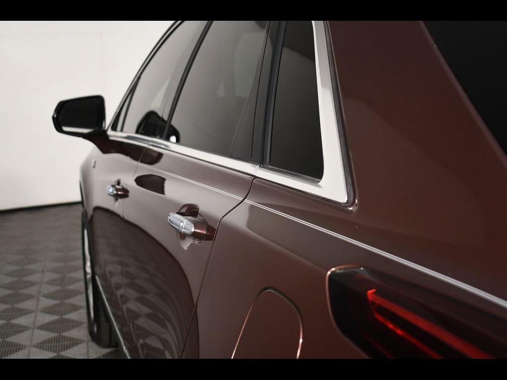 used 2022 Cadillac XT5 car, priced at $25,000