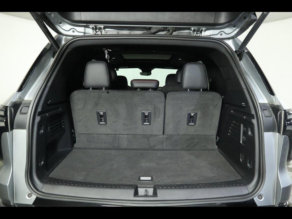used 2024 Chevrolet Traverse car, priced at $52,908