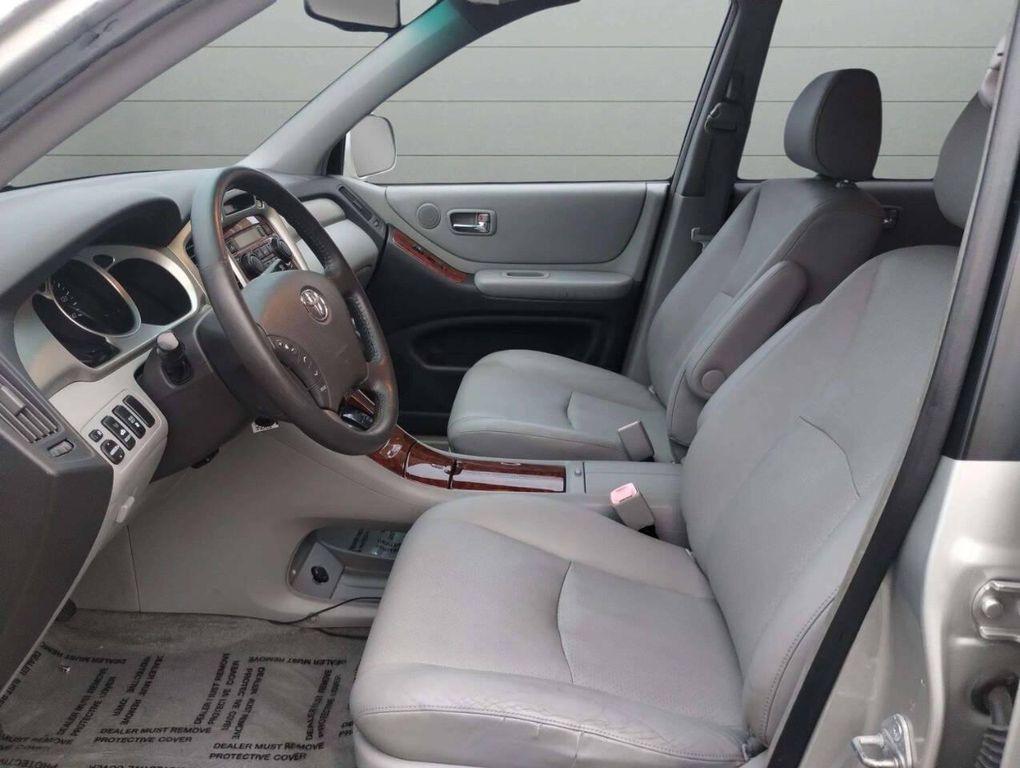 used 2007 Toyota Highlander car, priced at $7,999