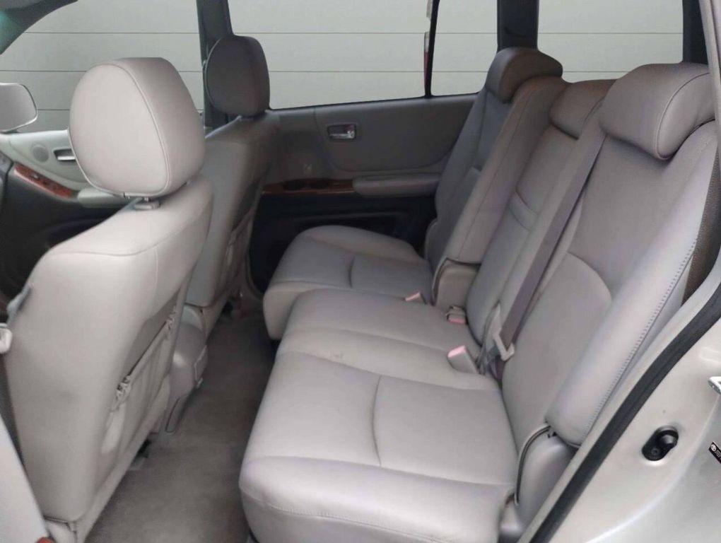 used 2007 Toyota Highlander car, priced at $7,999