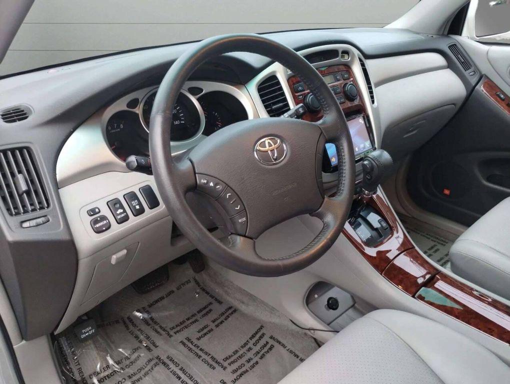used 2007 Toyota Highlander car, priced at $7,999
