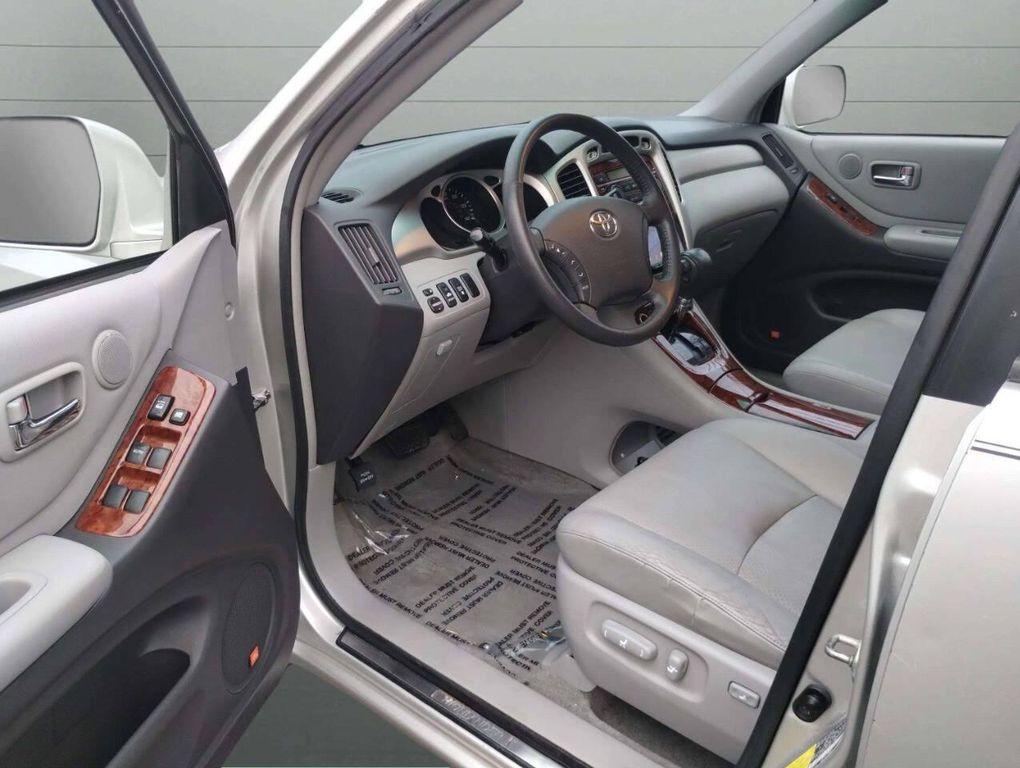 used 2007 Toyota Highlander car, priced at $7,999