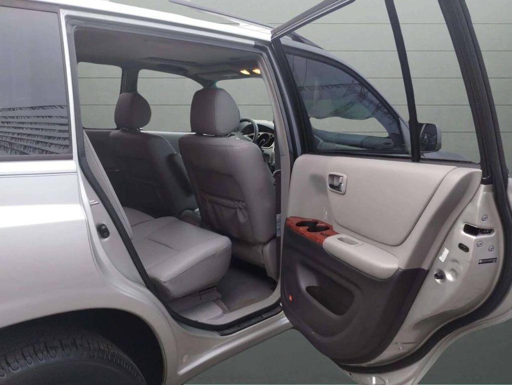 used 2007 Toyota Highlander car, priced at $7,999