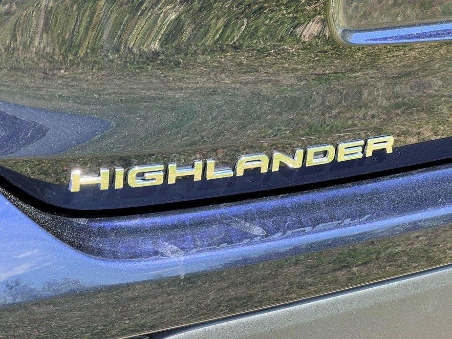 used 2022 Toyota Highlander car, priced at $39,500