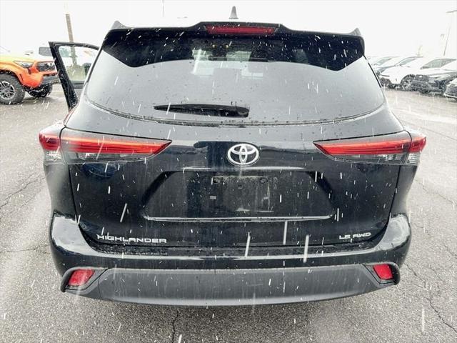 used 2022 Toyota Highlander car, priced at $32,000