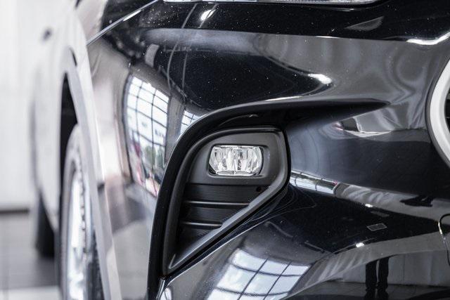 used 2022 Toyota Highlander car, priced at $31,000