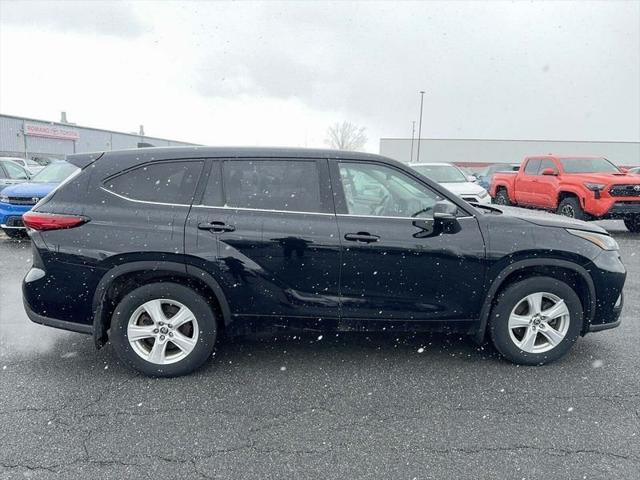 used 2022 Toyota Highlander car, priced at $32,000