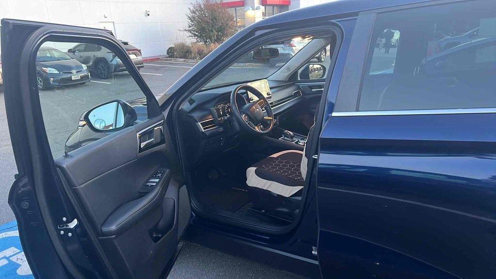 used 2023 Mitsubishi Outlander car, priced at $23,000